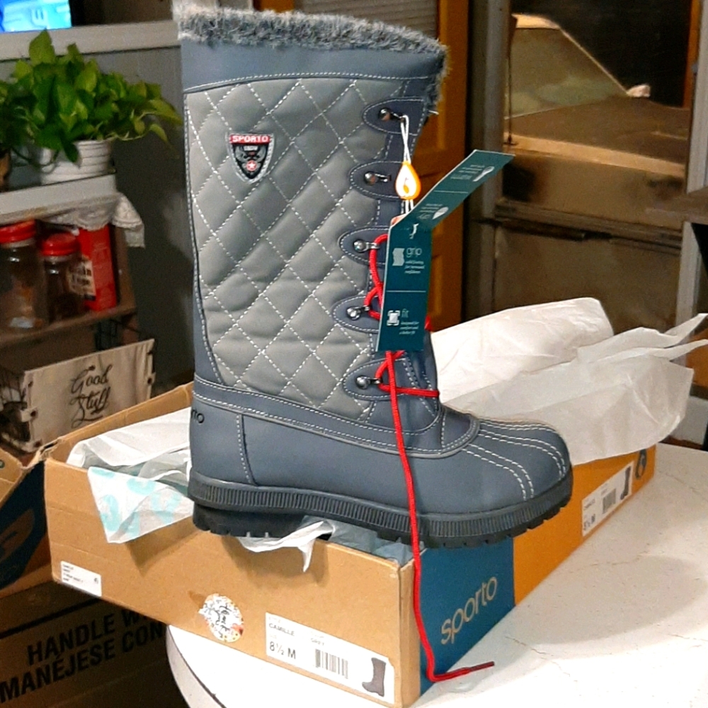 NEW. Women's Sporto rain Boots size 8.5